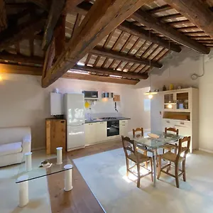  Appartamento Incastrum - La Soffitta In Centro